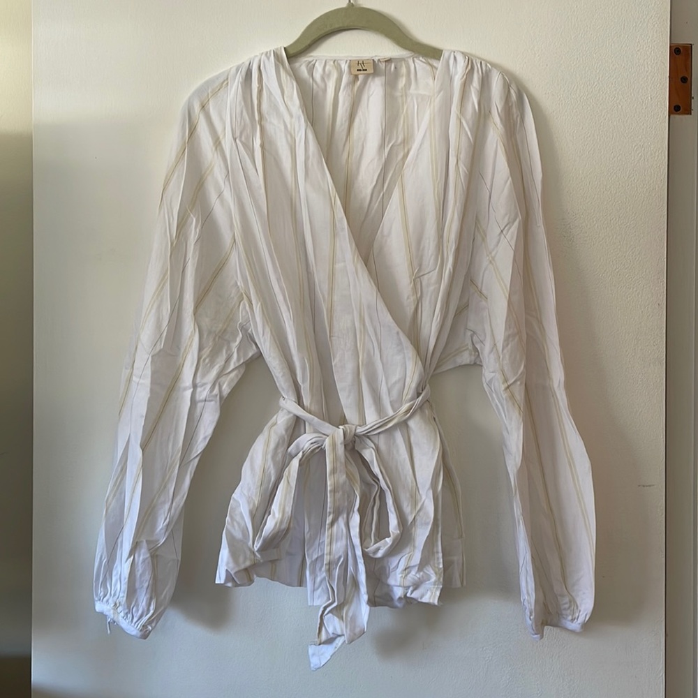 👻 3/$28 SALE 👻 Uniqlo Large Cotton Wrap Blouse